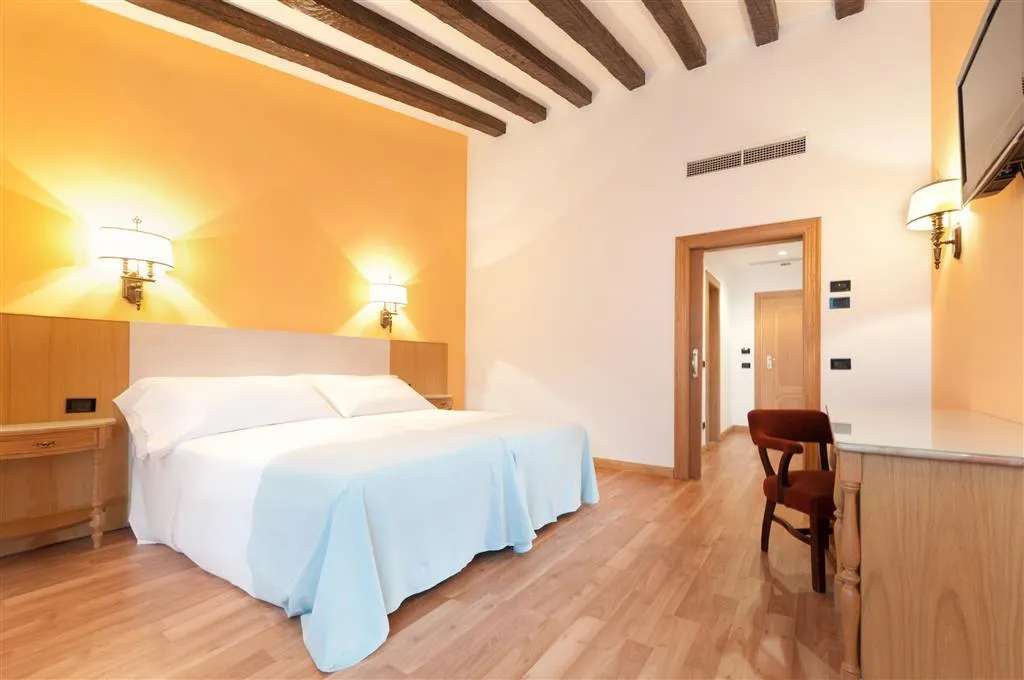 Room, Gran Hotel Los Angeles, Madrid