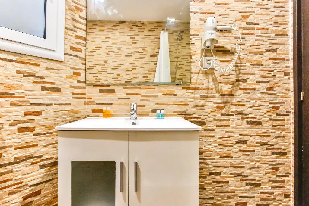TWIN STANDARD Room, Laramond Barcelona Rooms, Barcelona