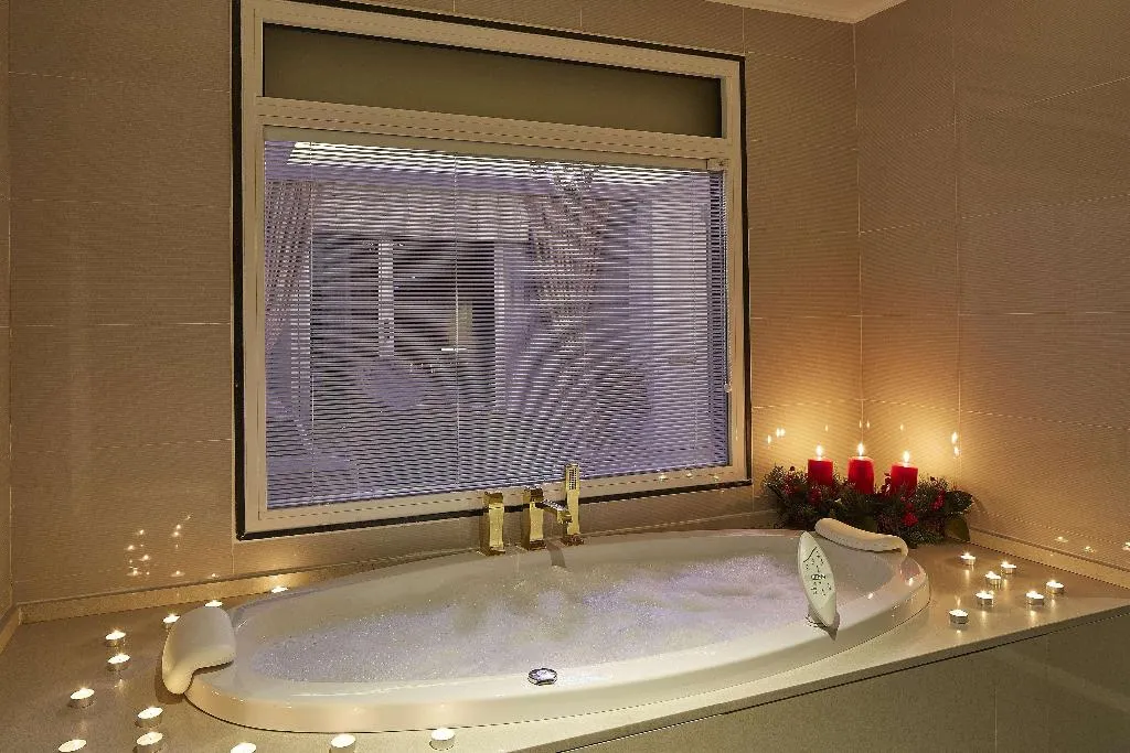 Room, DoubleTree By Hilton Izmir Alsancak, Izmir