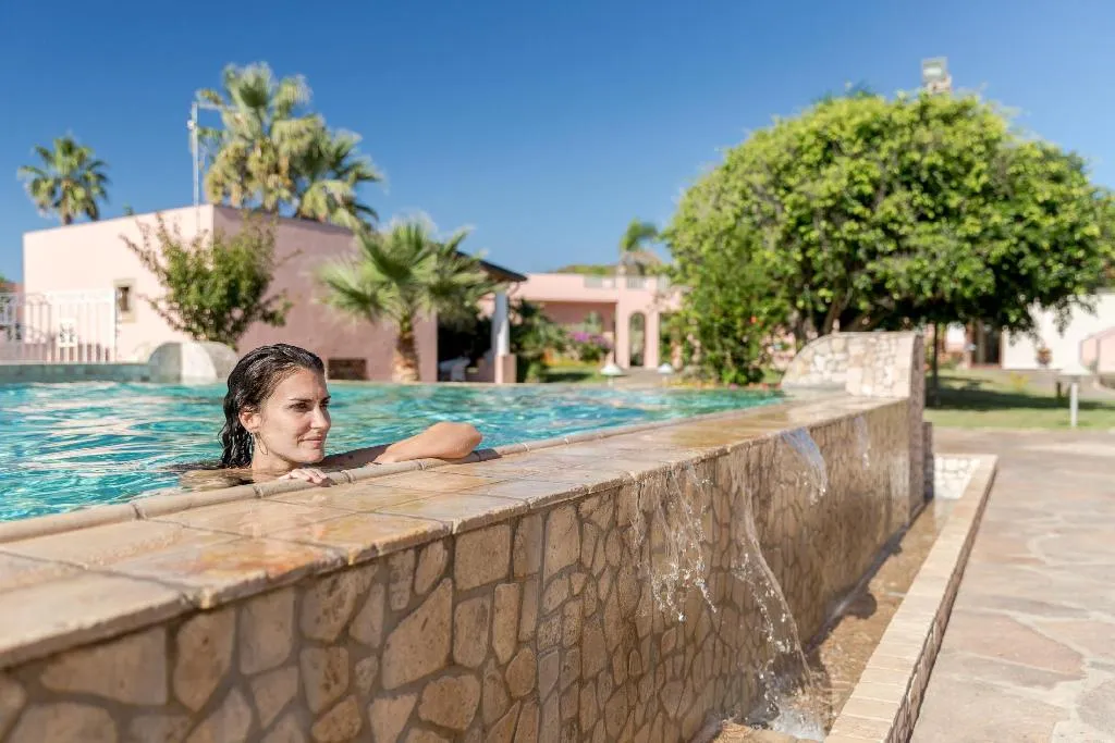 Pool, Eros, Palermo