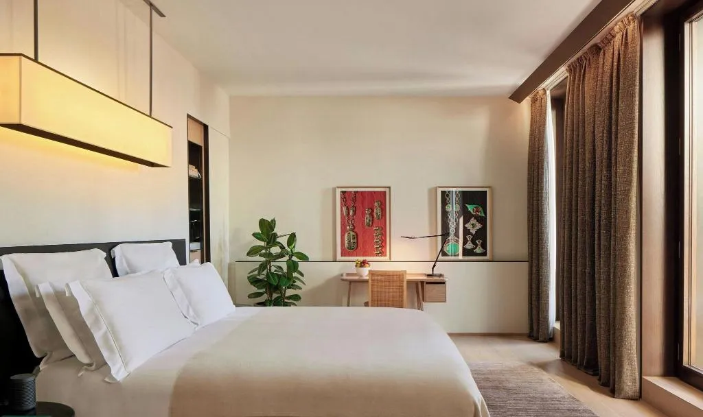 DOUBLE DELUXE KING BED Room, Bulgari Milan, Milan