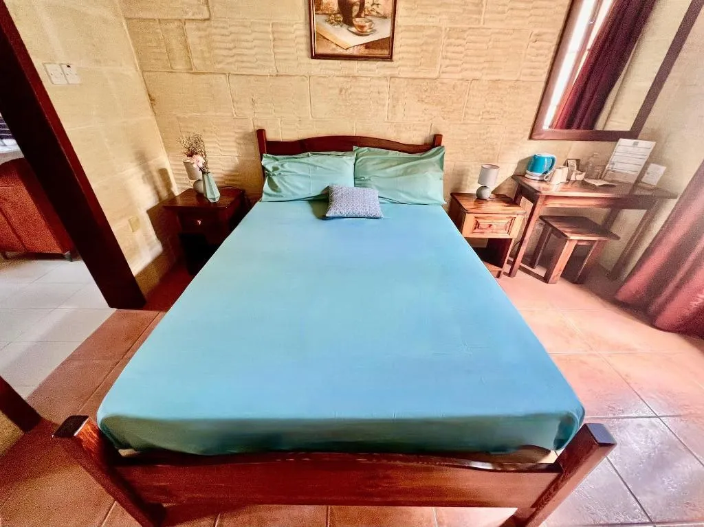 Room, Grotto's Paradise B&B, Gozo