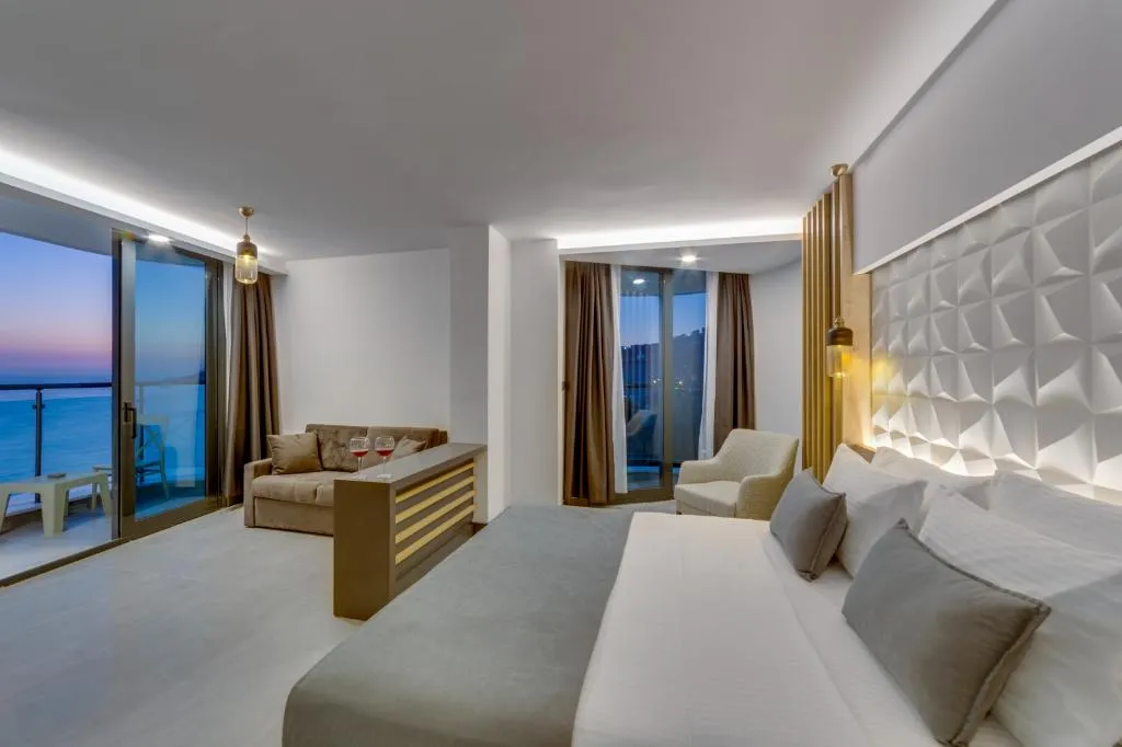 JUNIOR SUITE SEA VIEW Room, Signature Blue Resort, Izmir