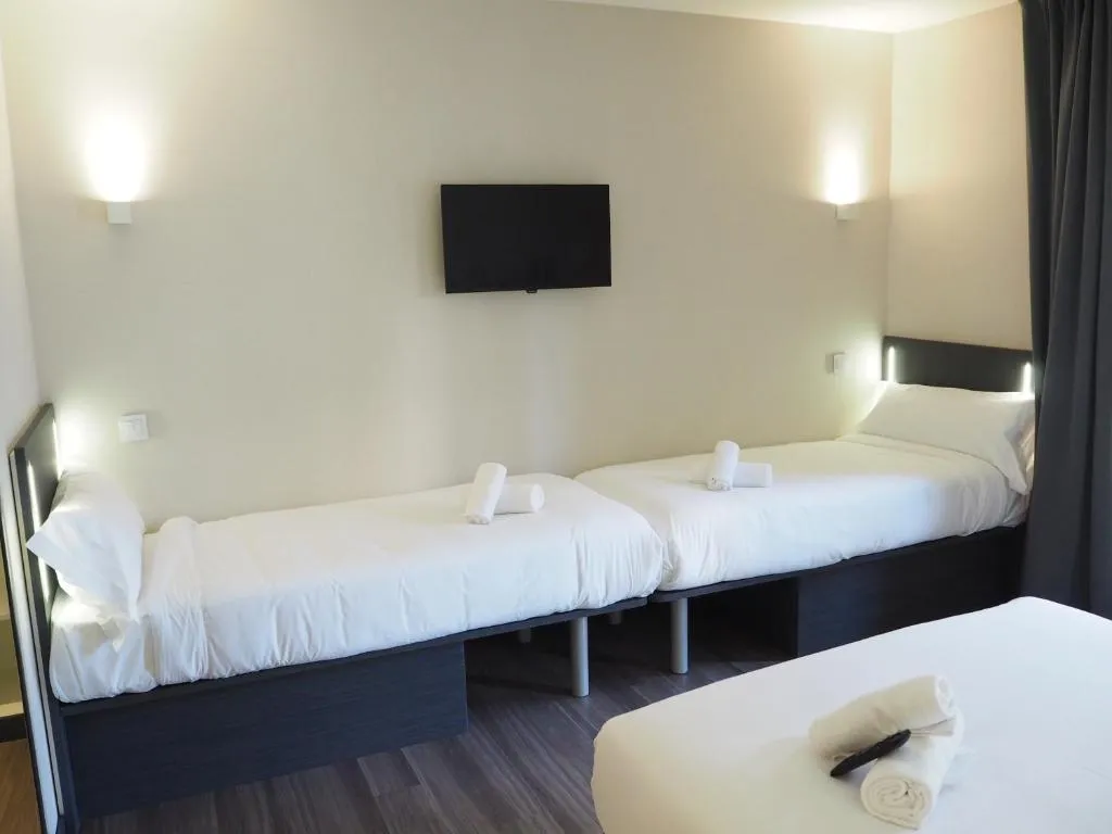 FAMILY ROOM STANDARD Room, easyHotel Barcelona Fira, Barcelona