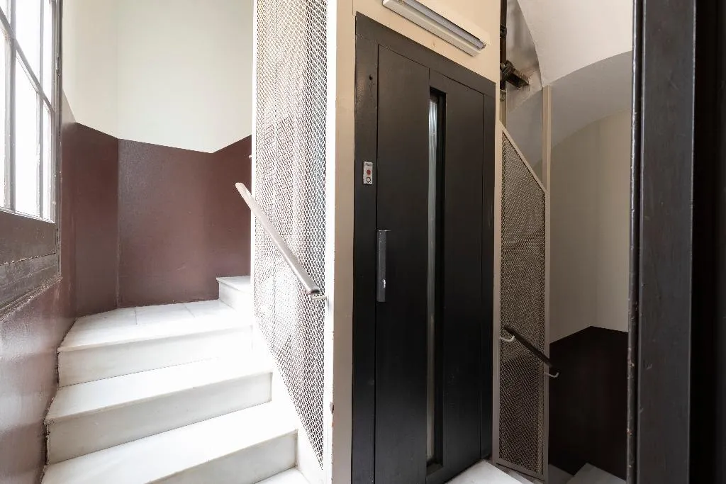 APARTMENT TWO BEDROOMS TWO BATHROOMS Room, Aspasios Urquinaona Design, Barcelona