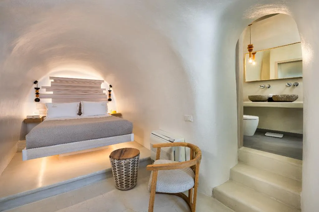 SUITE WITH JACUZZI Room, Athina Luxury Suites, Santorini