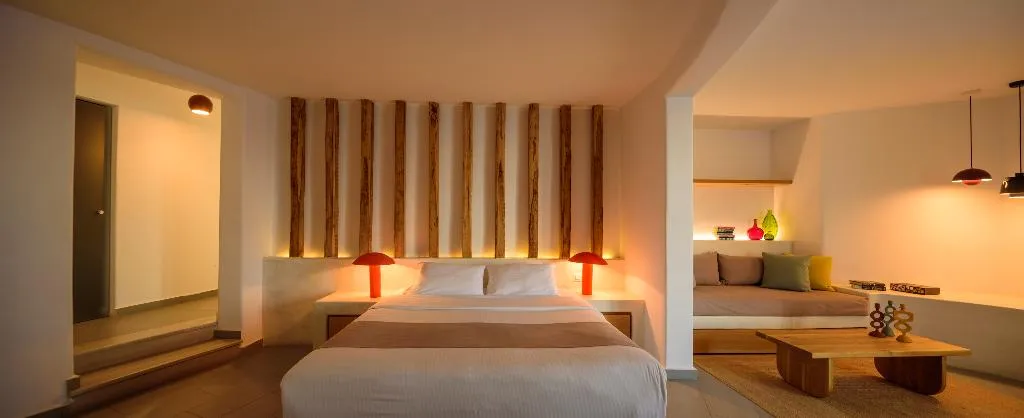 SUITE DELUXE WITH PRIVATE POOL Room, Neptune Luxury Spa Suites, Santorini