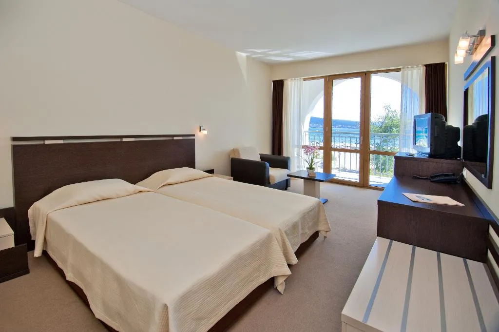 Room, Viand, Bourgas