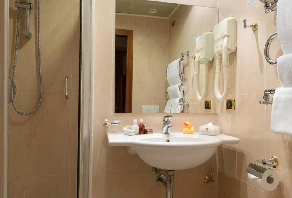 SINGLE STANDARD Room, Hotel Berna, Milan
