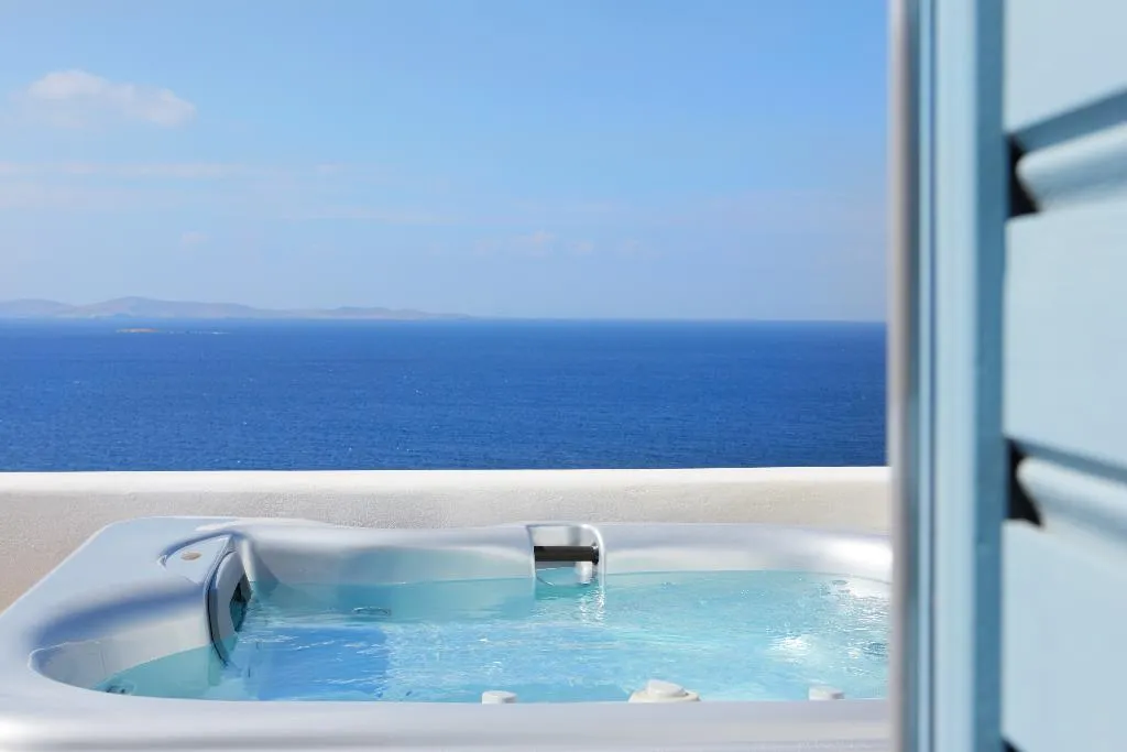 SUITE DELUXE WITH JACUZZI Room, Kouros Hotel & Suites, Mykonos