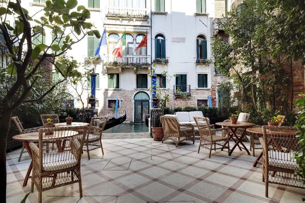 Lobby, Dona Palace, Venice