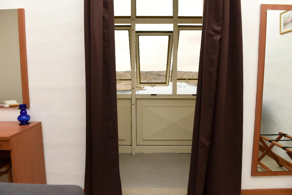 TWIN SEA VIEW Room, British Hotel, Malta