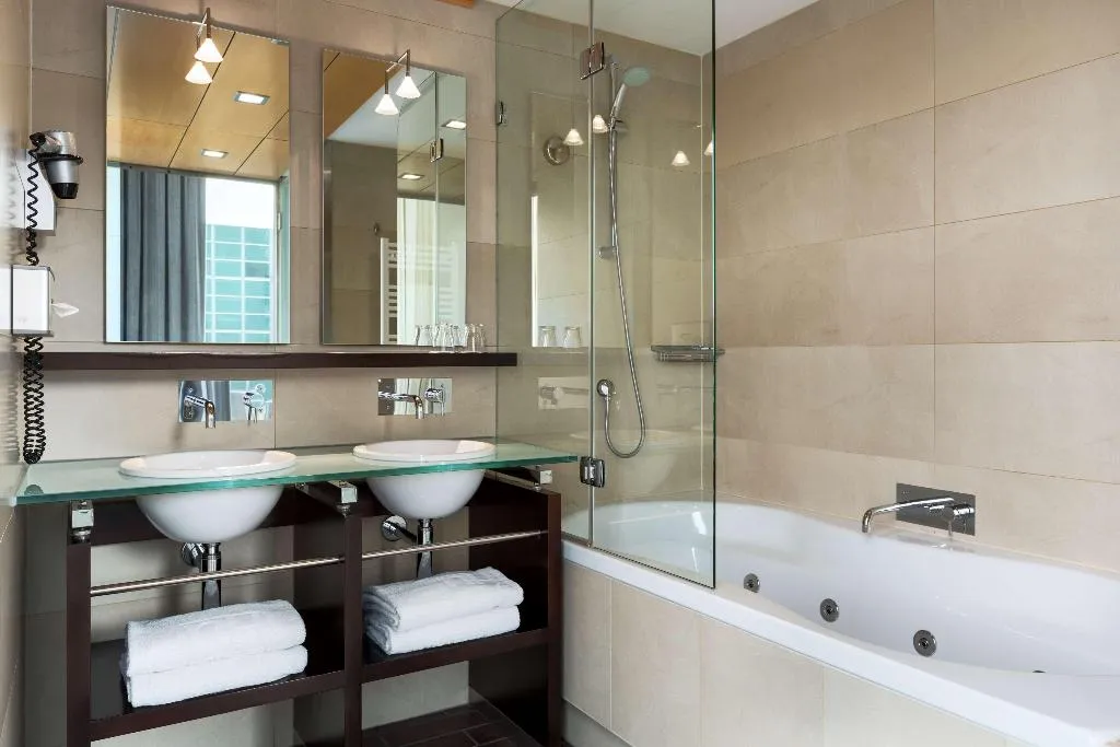 SUITE WITH VIEWS Room, NH Den Haag, Amsterdam