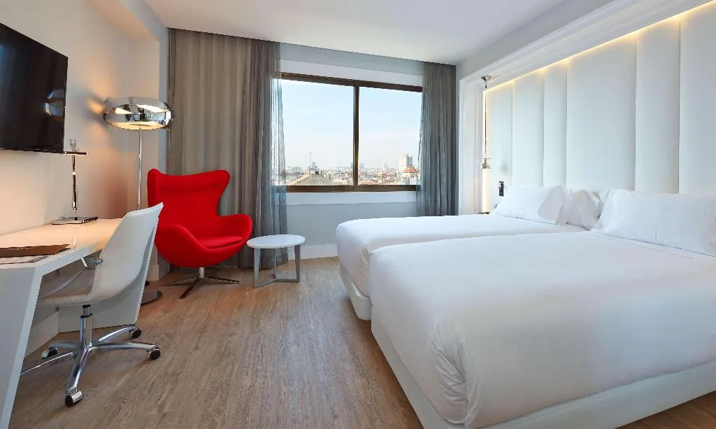 DOUBLE PREMIUM Room, NH Collection Barcelona Gran Hotel Calderón, Barcelona