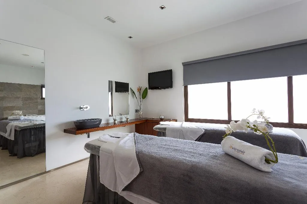 Sports and Entertainment, Grand Palladium White Island Resort & Spa, Ibiza