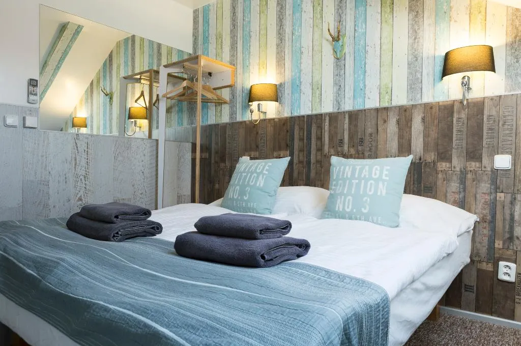 SINGLE STANDARD Room, Royal Court Hotel, Prague