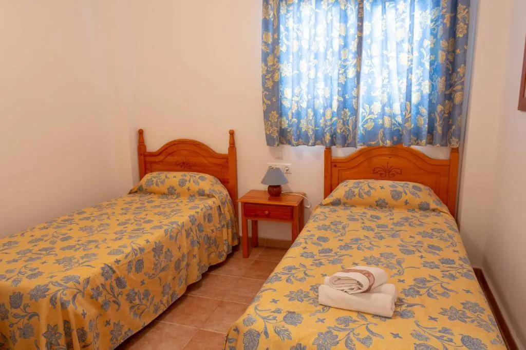 APARTMENT CAPACITY 6 TWO BEDROOMS Room, Hamilton Court, Menorca