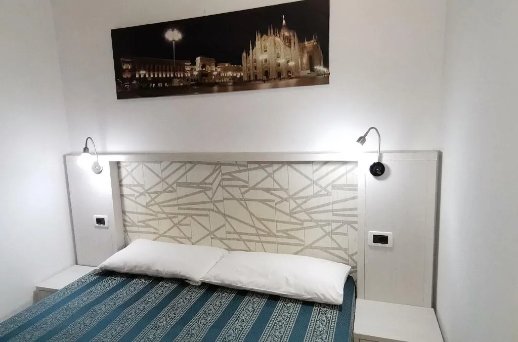 Room, Angelica, Naples