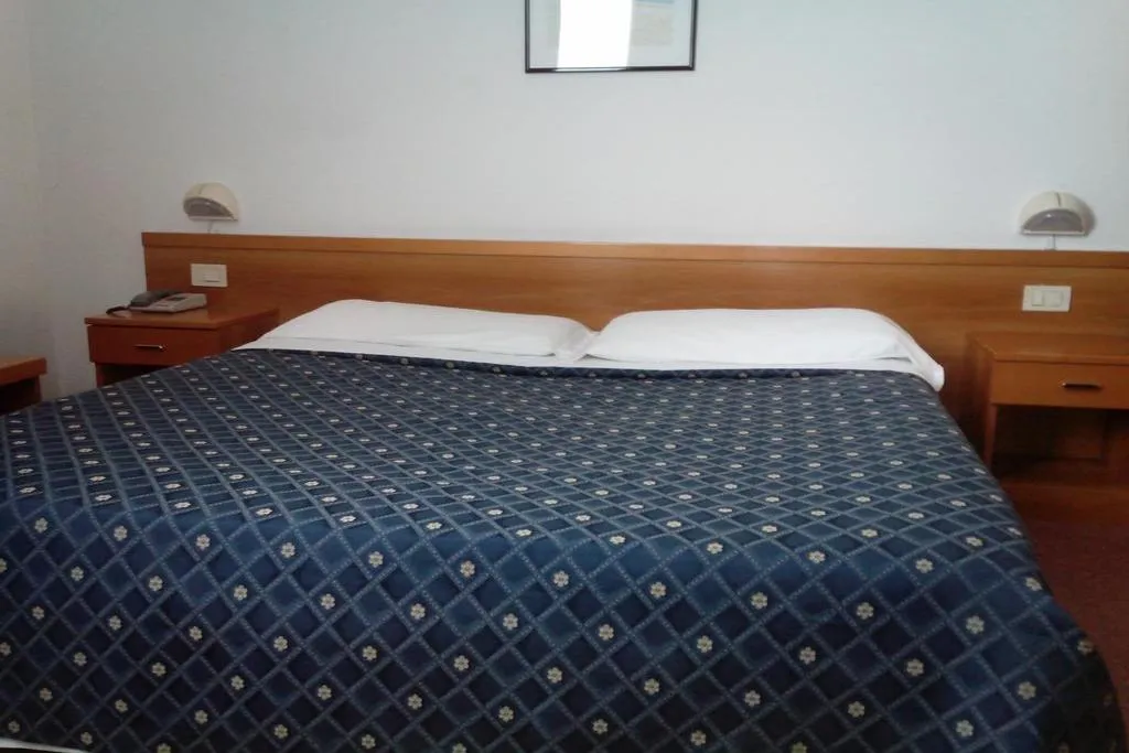 DOUBLE STANDARD Room, Niki, Milan