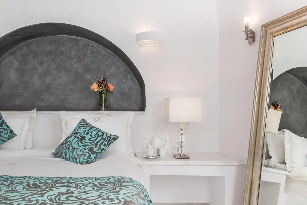 SUITE QUEEN SIZE BED Room, Anteliz Hotel And Suites, Santorini