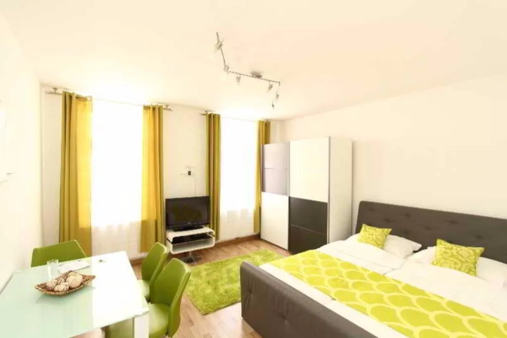 APARTMENT ONE BEDROOM Room, Checkvienna Puchsbaumgasse, Vienna
