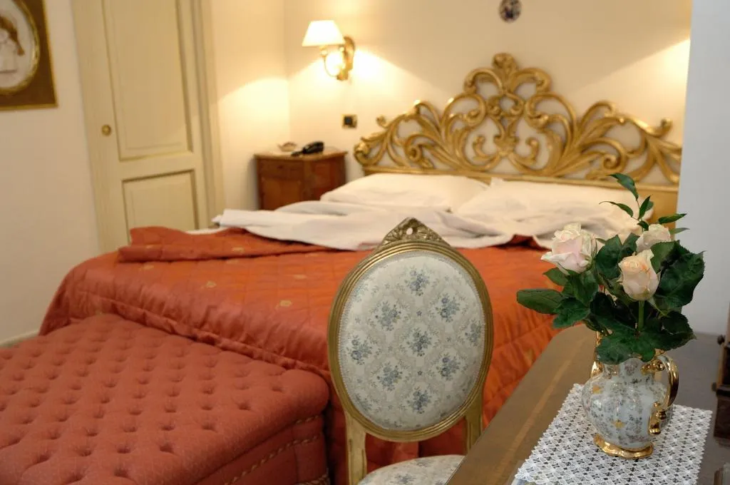 Room, Residenza Del Duca, Naples