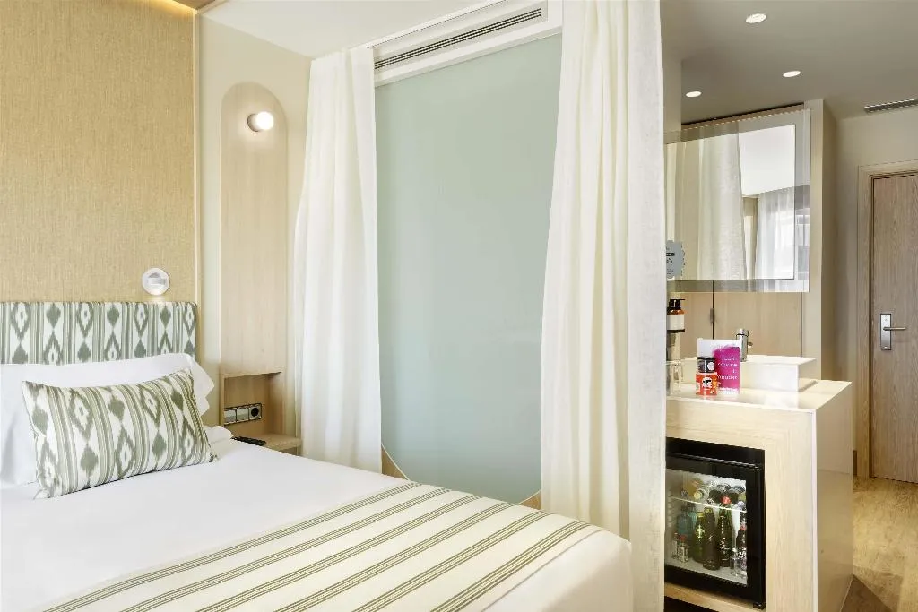 Room SUPERIOR WITH TERRACE Room, Barcelo Illetas Albatros, Majorca