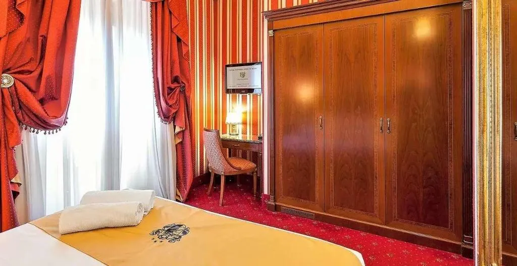 Room, Hotel Manfredi Suite In Rome, Rome