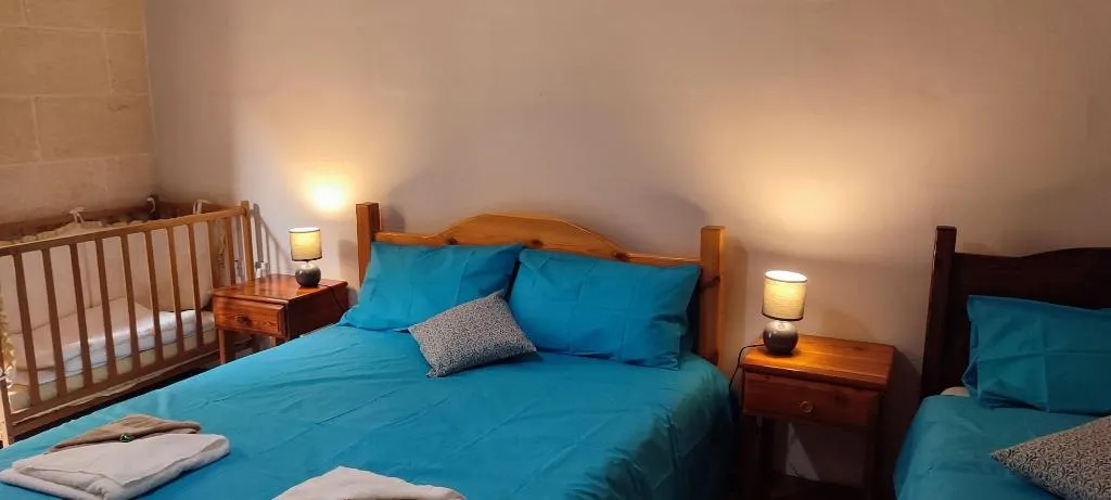 Room, Grotto's Paradise B&B, Gozo