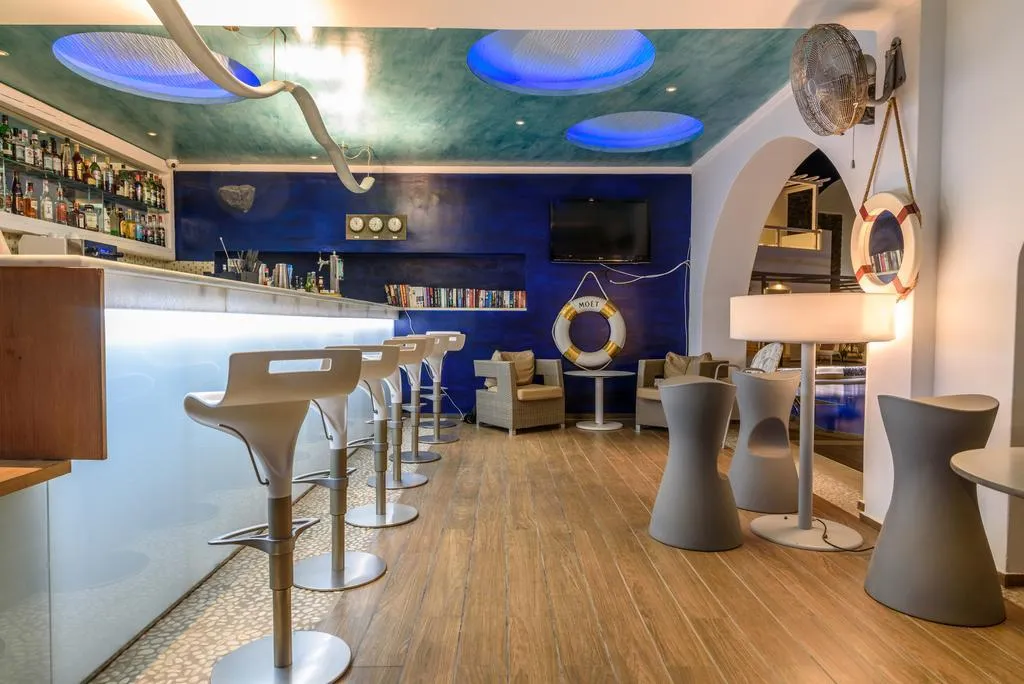 Bar, La Mer Deluxe Hotel & Spa, Santorini