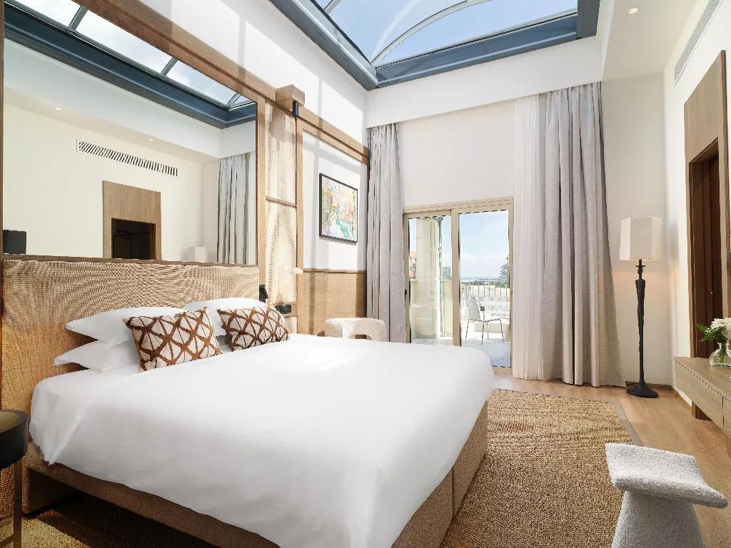 SUITE EXECUTIVE Room, Leonardo Boutique Hotel Larnaca, Cyprus