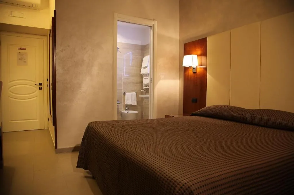 Room, B&B Federica's House in Rome, Naples