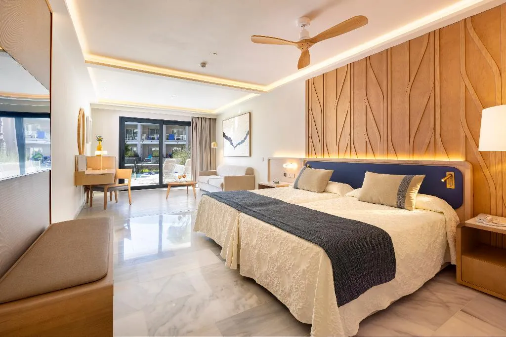 JUNIOR SUITE WITH PRIVATE POOL Room, Hipotels Barrosa Palace, Costa De La Luz