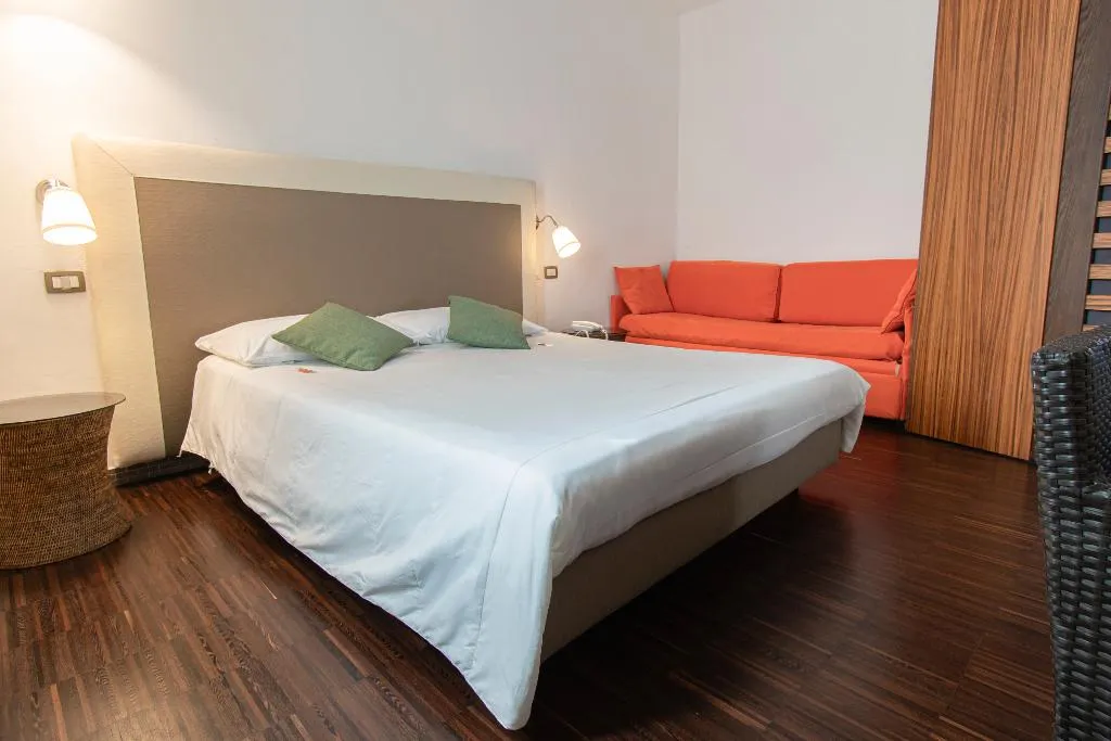 TRIPLE CLASSIC Room, Marina 10 Boutique & Design Hotel, Naples