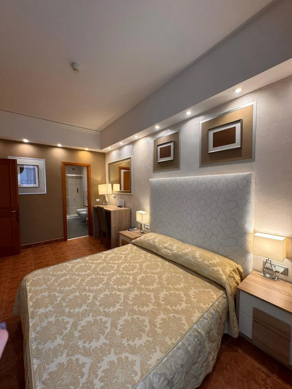 DOUBLE STANDARD Room, Alinari, Florence