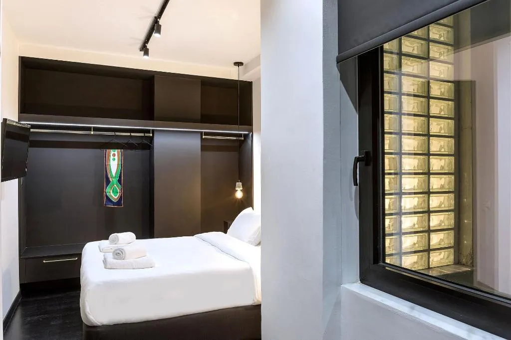 Room, Nin&Bau Sarri 2, Athens