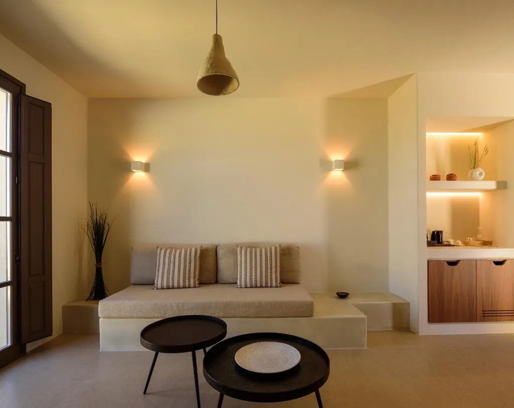 SUITE WITH JACUZZI Room, Elessa Hotel, Santorini