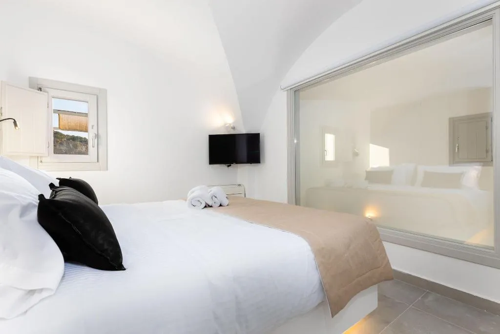 Room, Serapias Suites, Santorini