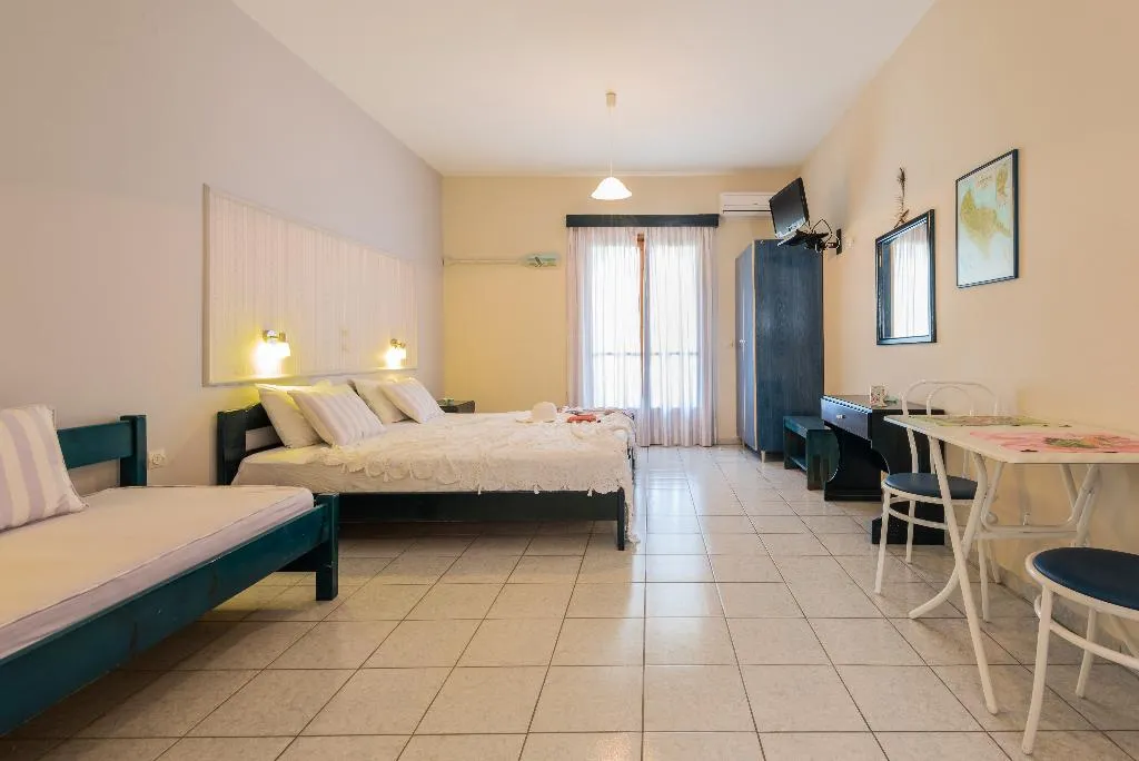 STUDIO CAPACITY 3 Room, Kavos Psarou Studios And Apartments, Zante