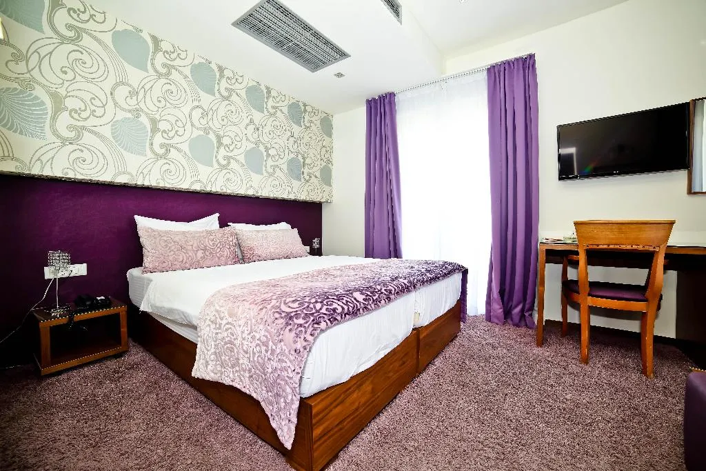 TRIPLE CLASSIC Room, Classic Hotel Gala Split, Split