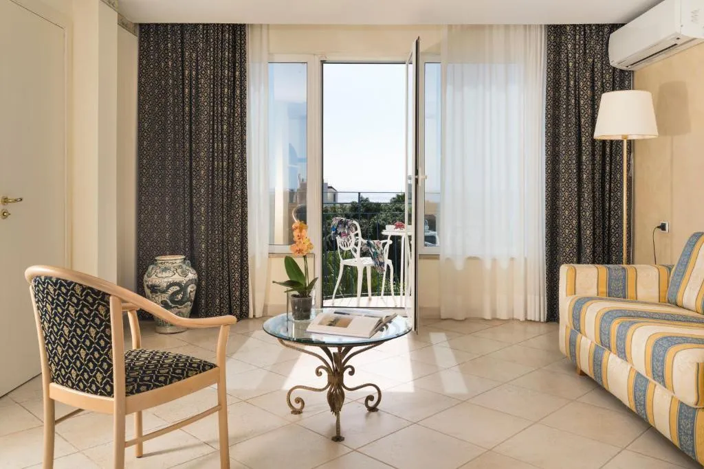 SUITE SEA VIEW WITH BALCONY Room, Sant Alphio Garden Hotel & SPA, Catania