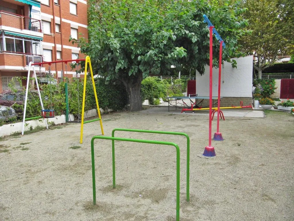 Sports and Entertainment, Corcega, Costa Dorada