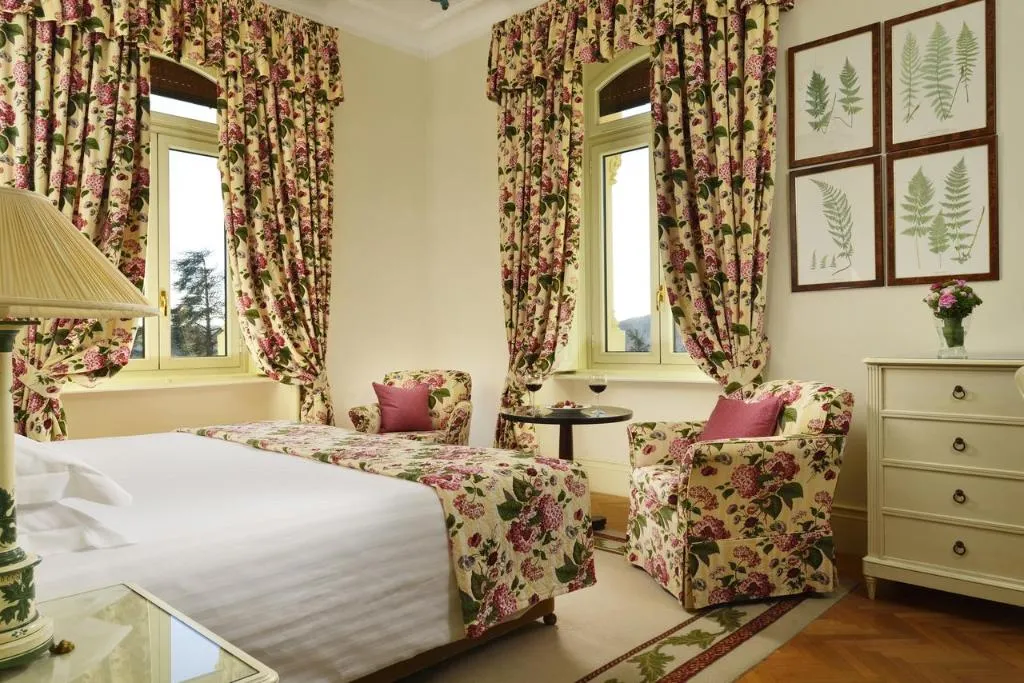 Room, Grand Palazzo Della Fonte, Rome