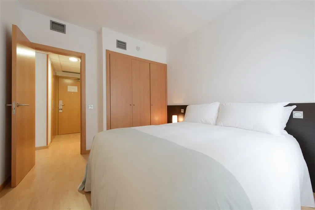 JUNIOR SUITE STANDARD Room, Madrid Airport Suites Affiliated By Melia, Madrid