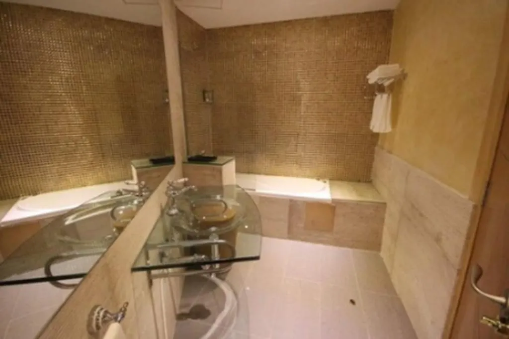 Room, Hotel Menoir Dorsett, Madrid