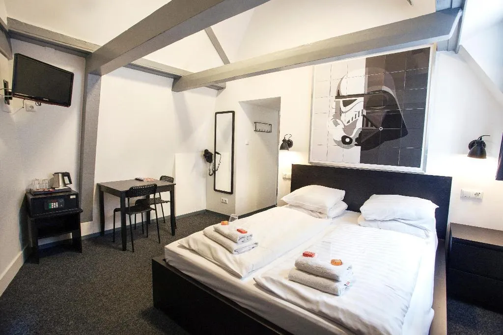Room, St. Christopher's at the Winston, Amsterdam