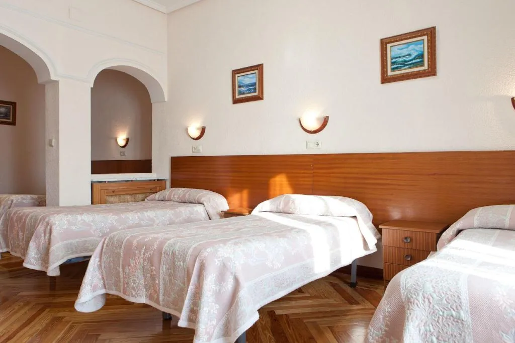 Room, Hostal Zamora, Madrid