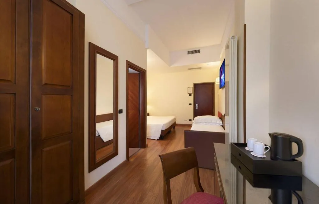 TRIPLE STANDARD Room, Lancaster Hotel, Milan