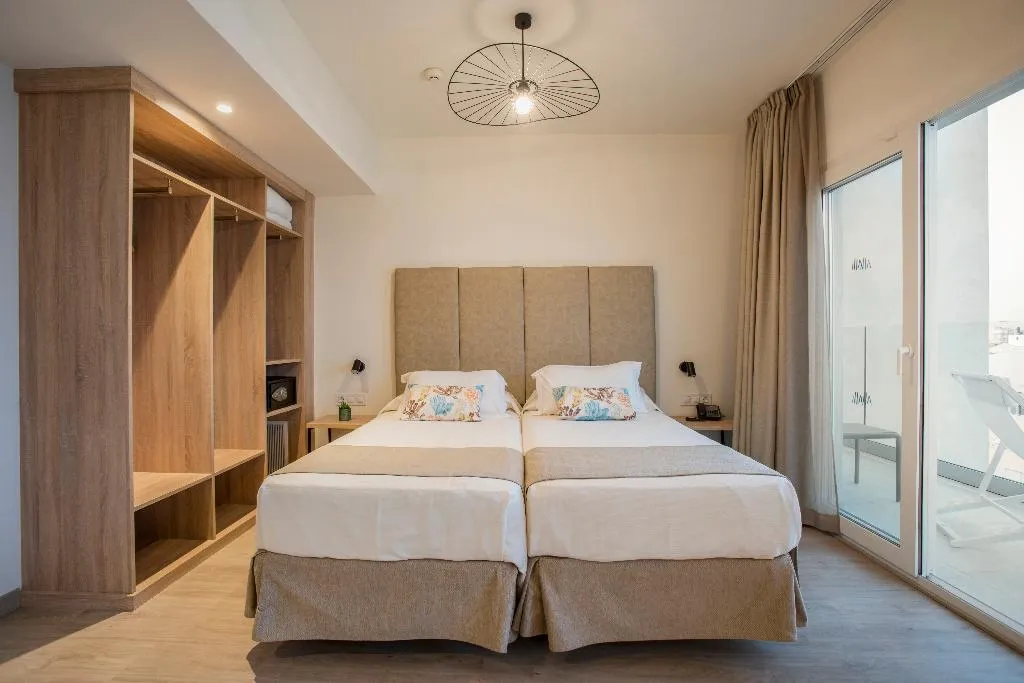Double or Twin SIDE SEA VIEW Room, Las Arenas, Majorca