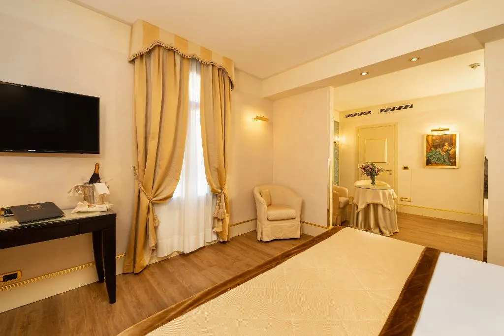 SUITE EXECUTIVE Room, A La Commedia, Venice